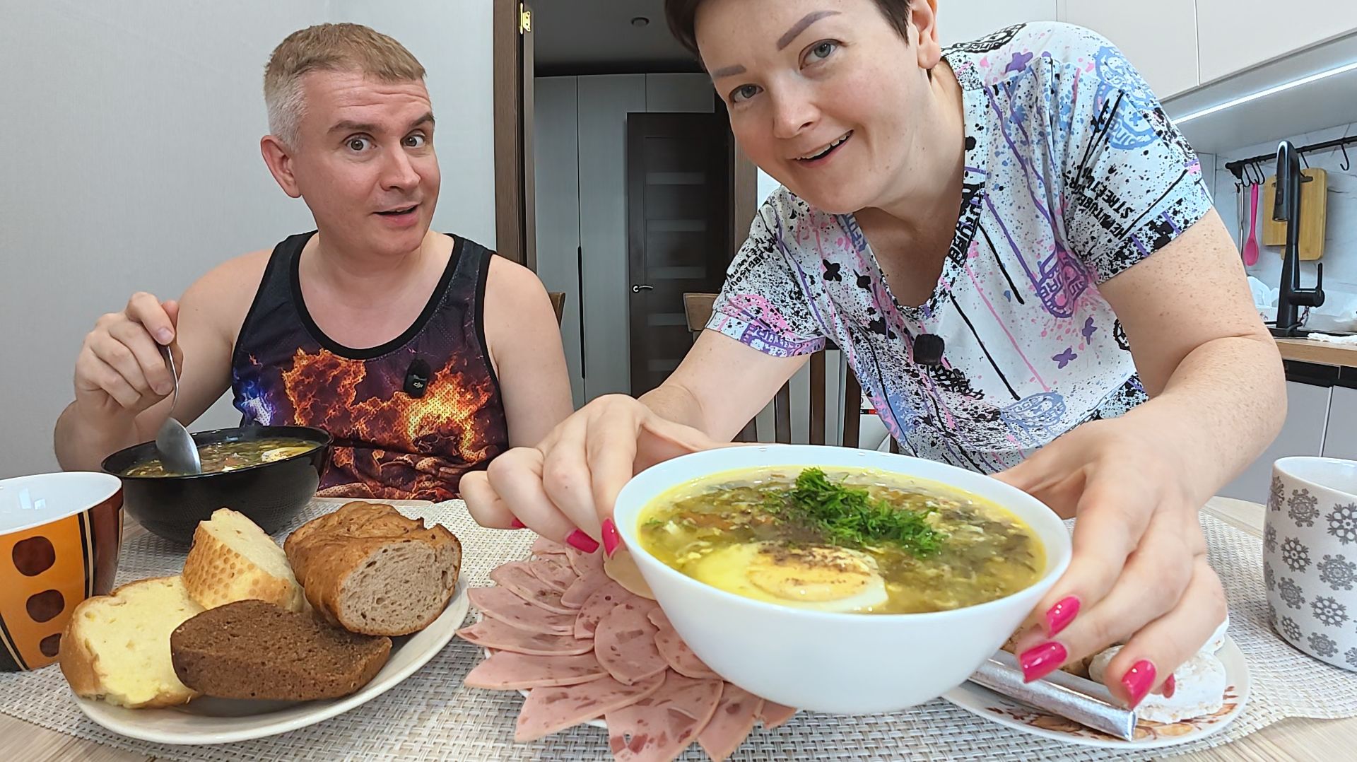 Мукбанг ПРОСРОЧЕННЫЙ Вован и жизнь ПО ГАРАНТИИ! Болталка и ВКУСНЫЙ обед зелёные ЩИ из щавеля на обед смотреть онлайн