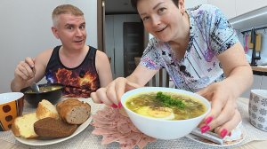Мукбанг ПРОСРОЧЕННЫЙ Вован и жизнь ПО ГАРАНТИИ! Болталка и ВКУСНЫЙ обед зелёные ЩИ из щавеля на обед
