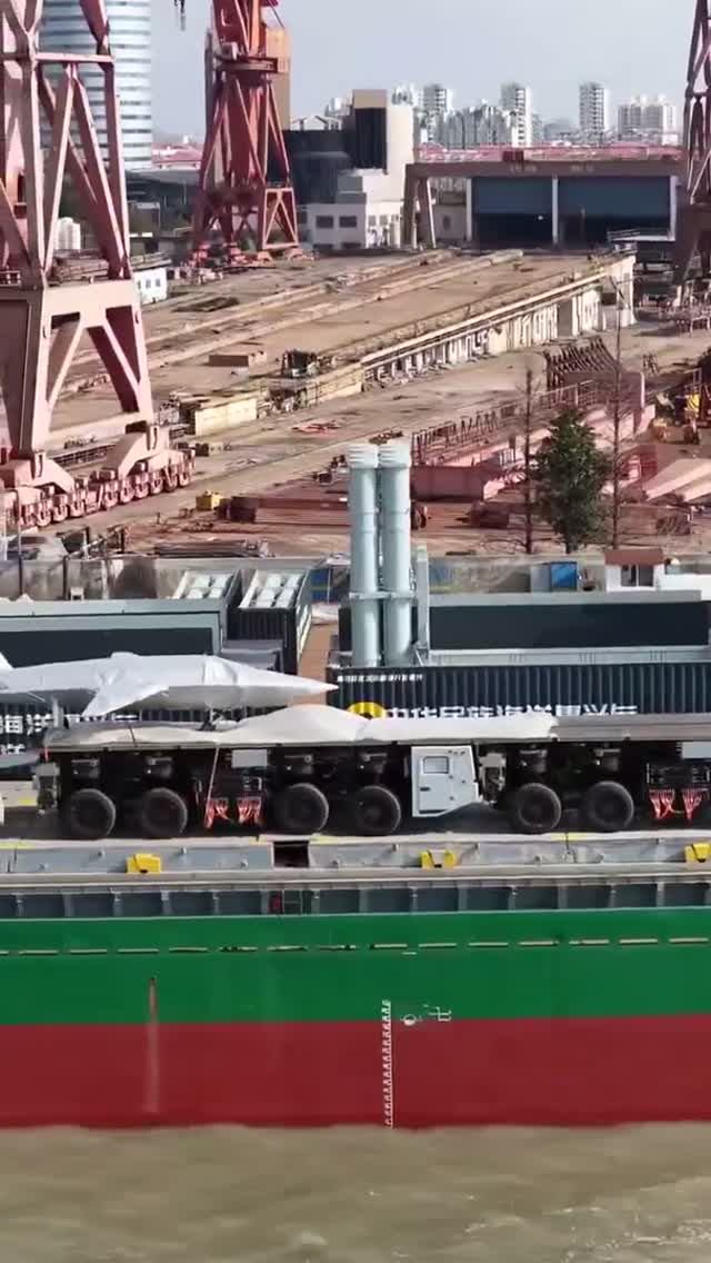 КОНТЕЙНЕРОВОЗ - РАКЕТОНОСЕЦ