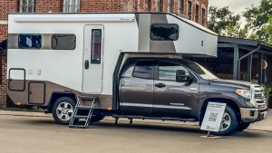Автодом на базе Toyota Tundra с проходом в кабину. Новинка российского производства.