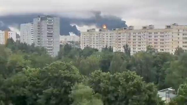 🤬Так выглядит ночная атака на Москву, долго тылы нацисткой мрази будут у себя в тылах делать БПЛА?? смотреть онлайн