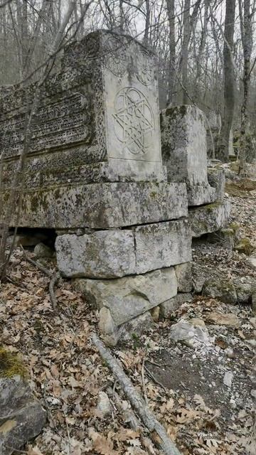 Караимское кладбище Балта Тиймез у Чуфут-Кале