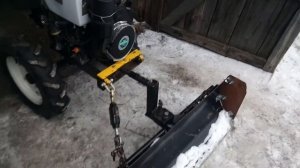 Ставлю снежный отвал на мотоблок. Поздравление с Новым годом.