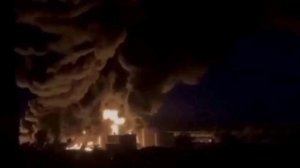 БПЛА атаковали нефтебазу в Гуково Ростовской области.

Пожар на нефтебазе (или топливном хранилище)