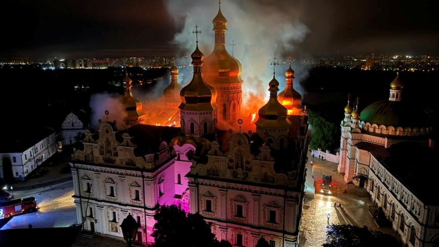 Опубликовано видео взрыва в Киево-Печерской лавре смотреть онлайн