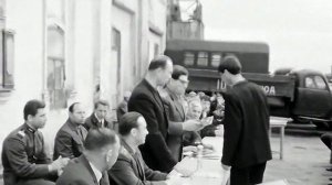 1967 год. Тюмень. Молодые шоферы получают ВУ