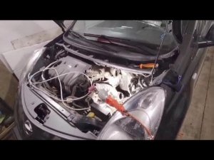 Провести провод из под капота в салон nissan note e11 tekna 2007 год выпуска.