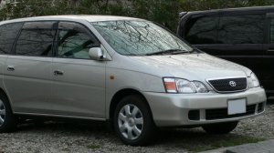 Toyota Gaia, бестолковая замена порогов.