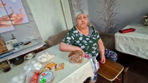 Купила продукты на пенсию Закончил делать стеклянную крышу в теплице Ужин простых людей