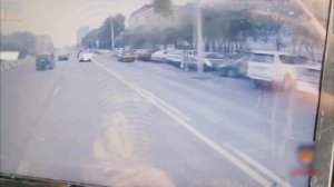 Свежая подборка ДТП с курьезными ситуациями, нелепыми ошибками водителей.