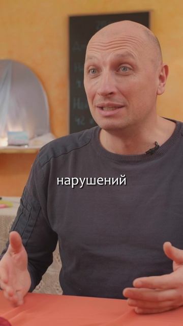 И дети, и взрослые если едят с гаджетами – не могут контролировать что и сколько они кладут в рот.