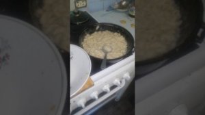 Готовлю макароны.
