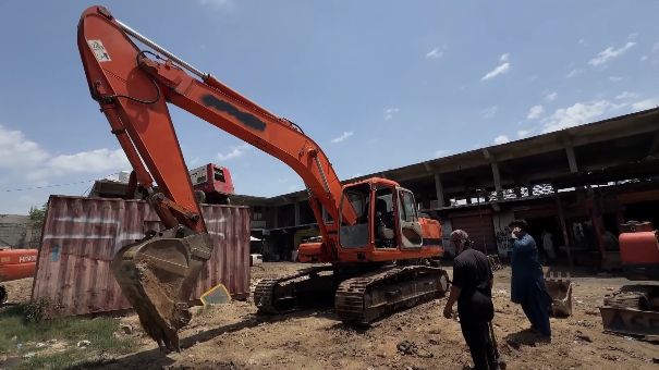 Сборка отслужившего в Китае экскаватора. Пакистан смотреть онлайн