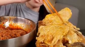 Мукбанг лапша , яйца  Еда на камеру