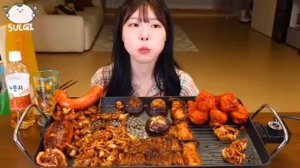 Мукбанг лапша, острые грибы , курица , колбаса Еда на камеру