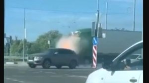 В Белгороде БПЛА ВСУ атаковал грузовик на городской улице, водитель погиб на месте..