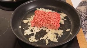 🍆 Зaпечённые баклажаны с начинкoй из фаршa и овощей под сыpной корочкoй - простo и вкуснo ❗