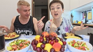 Мукбанг Вован ЗАЖМОТИЛ мне макарошки, мол мне надо ХУДЕТЬ! ПОЯСНИЛИ за матрас для УЗКОЛОБЫХ! Ужин