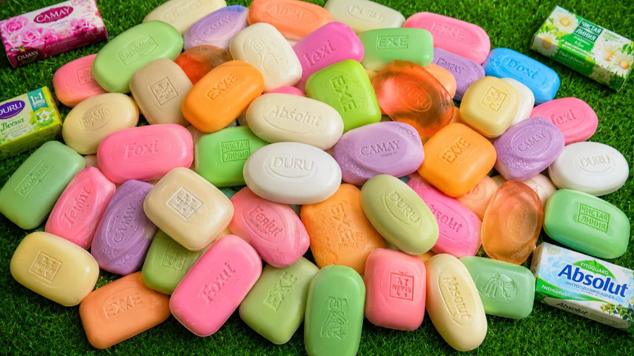 Удовольствие на несколько минут: 3 радужные ванночки с конфетами M&M's и волшебной слизью смотреть онлайн