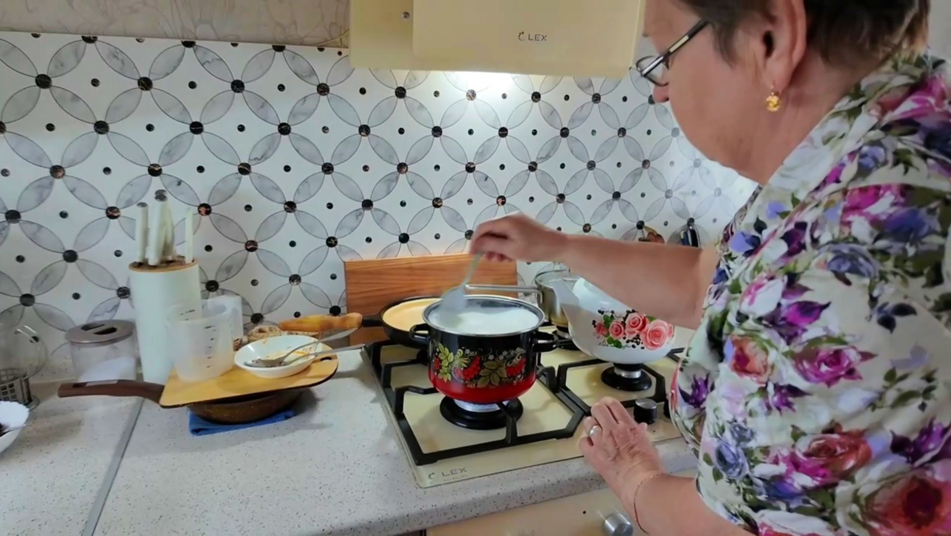 ВСЕ ПОДОРОЖАЛО, А МЫ ПРОДЕШЕВИЛИ!... ПРИЕХАЛИ НА КОФЕЕК смотреть онлайн