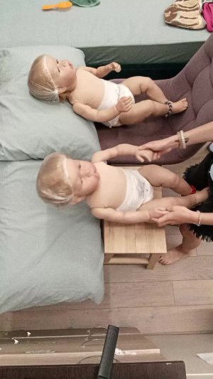 везём Мирошу и Максимку на. массаж ик стоматологу