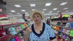 Фрукты на базе для нас и сестры. Небольшие обновки для всех. Ужин в нашем любимом кафе.