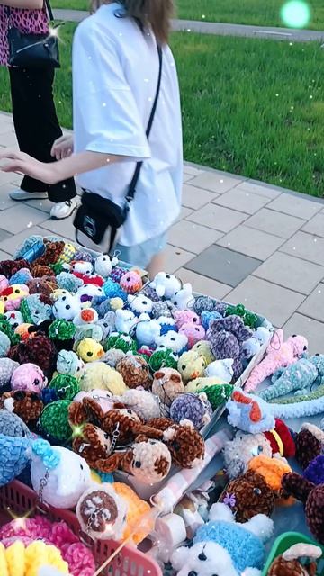 Игрушки и брелки находят своих маленьких покупателей, ярмарка продажа от Мимисити на Соликамской при