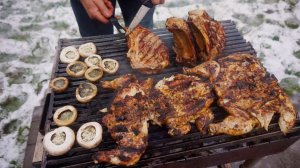 Курица целиком и антрекот телятины на решётке