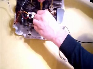 Проверка и замена микровыключателя на водногазовом узле газовой колонки