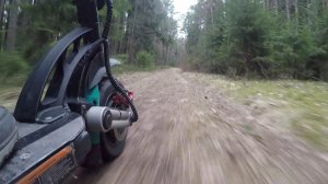Kugoo G-Booster в лесу