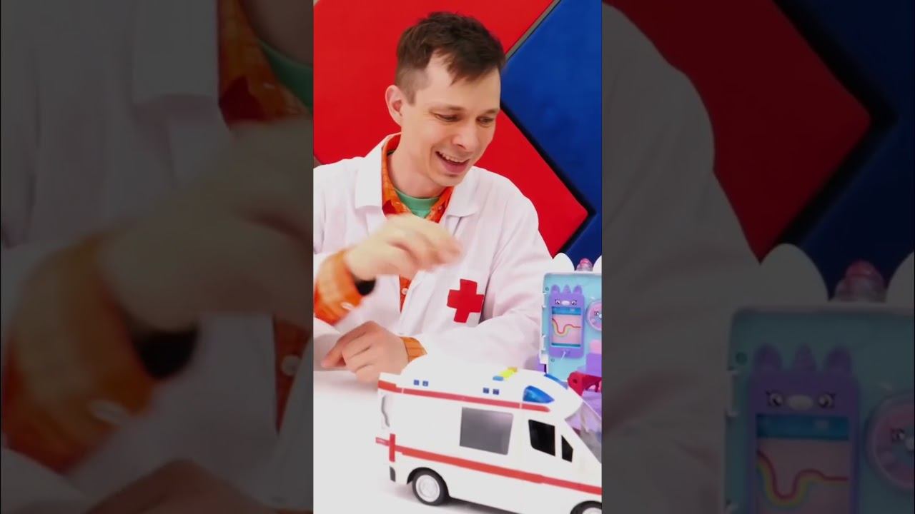 Доктор чинит костюм Железного человека #длядетей #игрушки #видеодлядетей