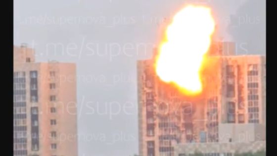 СЕРЬЁЗНО АТАКОВАНА МОСКВА СЕГОДНЯ! МОМЕНТ ПРИЛЁТА В ЖИЛОЙ ДОМ!! УКРЫ БЬЮТ ПО ГРАЖДАНКЕ! ВИДЕО!!