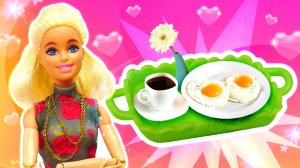 Кен решил удивить Барби завтраком! Получится ли сюрприз? 🍳💕 | Для детей