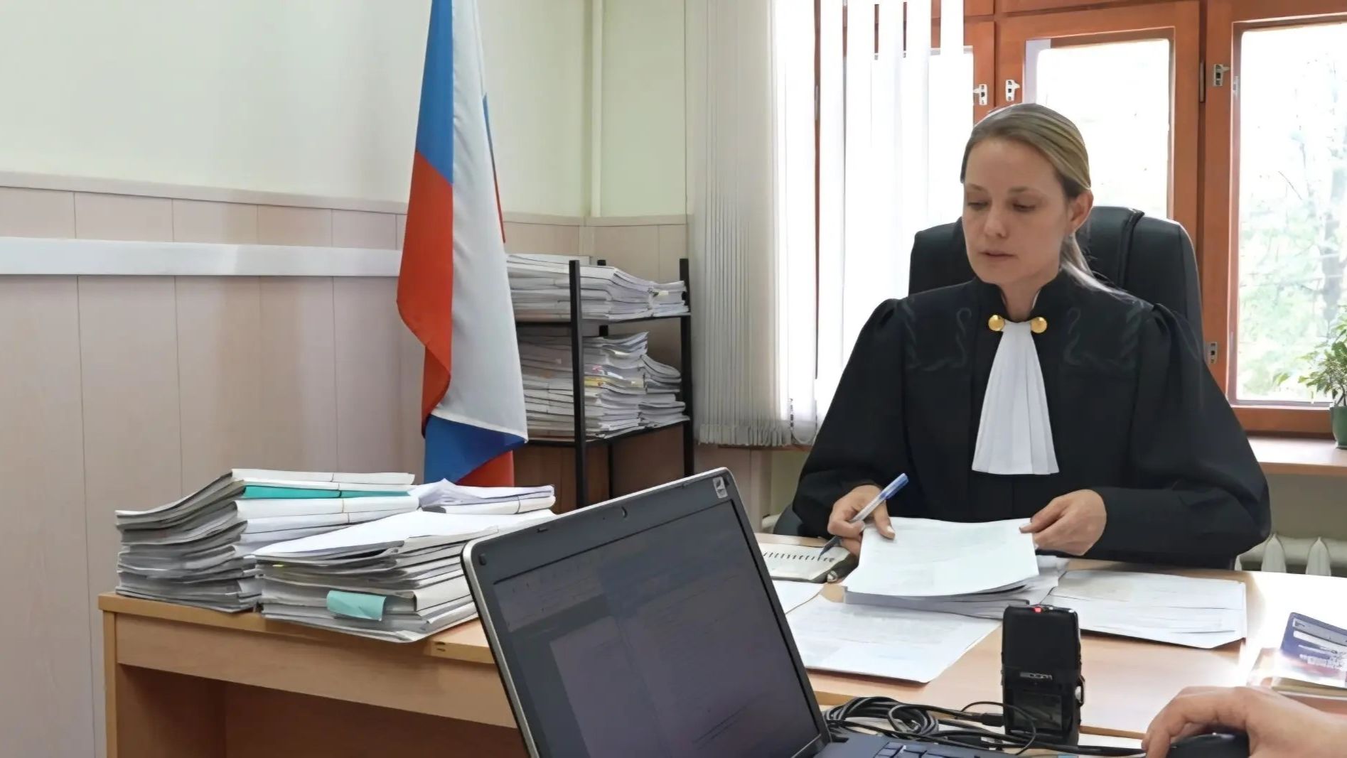 Суд продолжил рассматривать дело о подрядчике, который делал ремонт на телеканале ЯПервый смотреть онлайн