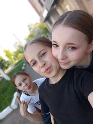 крис,Аня,геля