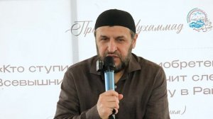 Выступление Мухаммадрасула Саадуева на выпускном в КСО и ДТИ имени Саида Афанди