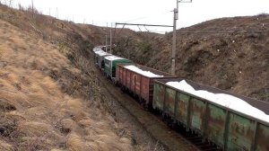 Газотурбовоз ГТ1h-002 с грузовым поездом из 77 вагонов