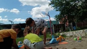 Построили красивый замок из песка