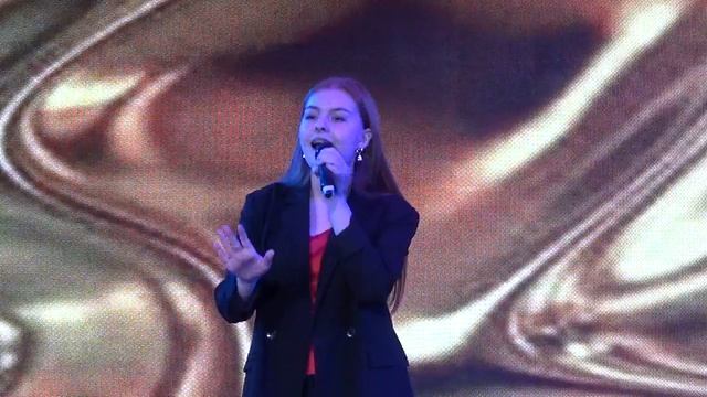 "Glitter and Gold" Степанова Арина, конкурс "Звездная гавань" 2022