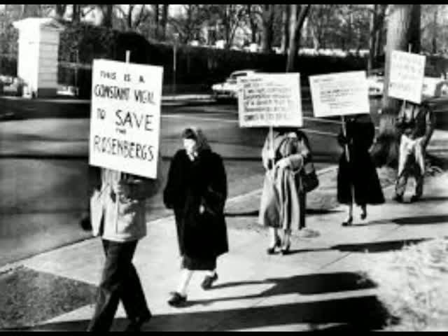 73 года назад - В США обвинили в шпионаже в пользу СССР супругов Розенберг
