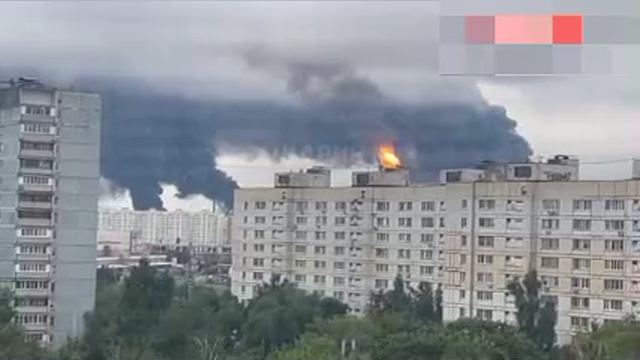 Массированная атака,Масштаб пожара на московском НПЗ поражает. смотреть онлайн