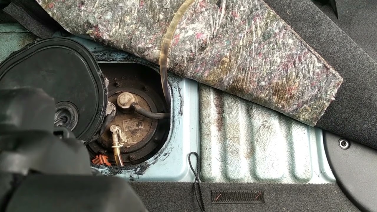 Как слить бензин из бака автомобиля смотреть онлайн
