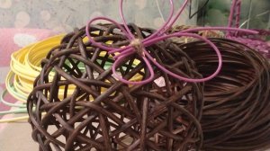 МК Шар из ротанга. Шары моталки. Как применить пакеты. #плетениеизротанга#шарыизротанга