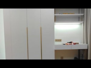 Монтаж освещения в шкафу перегородке и полке письменного стола с датчиками включения