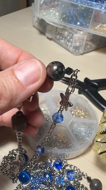 Делаю комплект украшений  из агата, йооперлита и лазурита.
