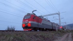 3ЭС5к-131, ВЛ85-076 и 3ЭС5к-120 на перегоне  Слюдянка-1 -  Слюдянка-2 ВС ж.д.