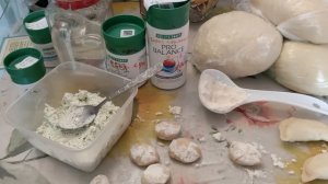 Вареники с творогом и укропом.