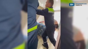Во Владимире на девушку упал шкаф