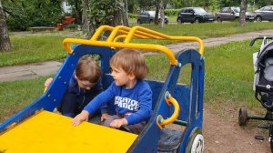 ИГРАЮТ НА МАШИНКЕ🤗🥰