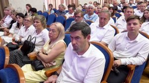 Осмотрел вместе с учёными-селекционерами НЦЗ имени П. П. Лукьяненко новые сорта пшеницы